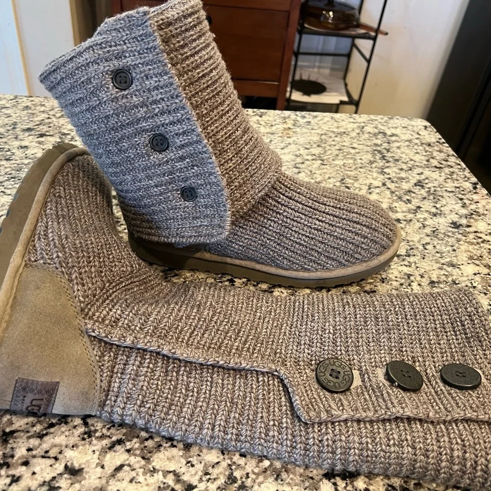 Grey Ugg Classic Cardy boots size 9 - Picture 2 of 7